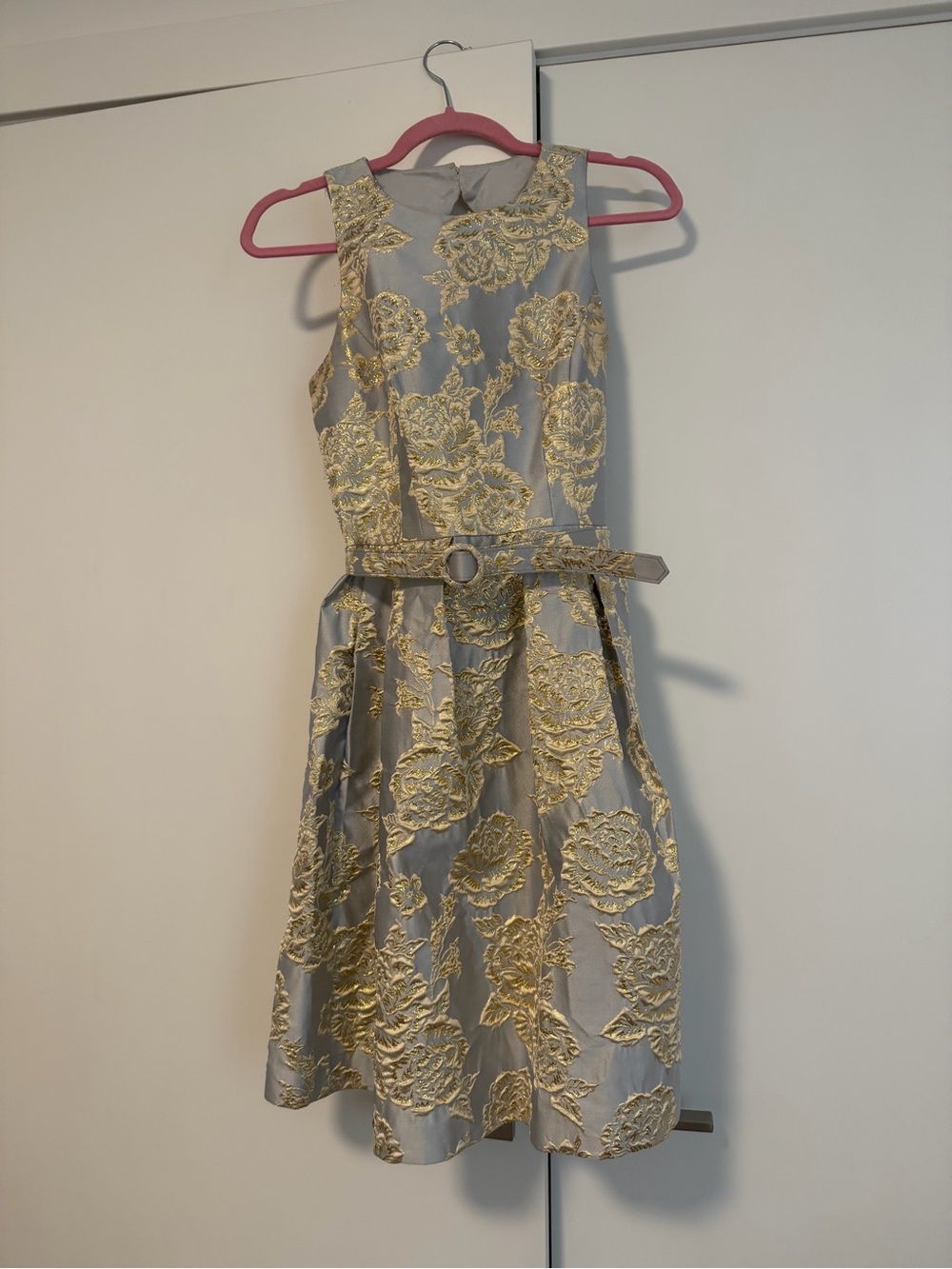Sleeveless Floral Brocade Dress with Belt - Gold on blue/gray